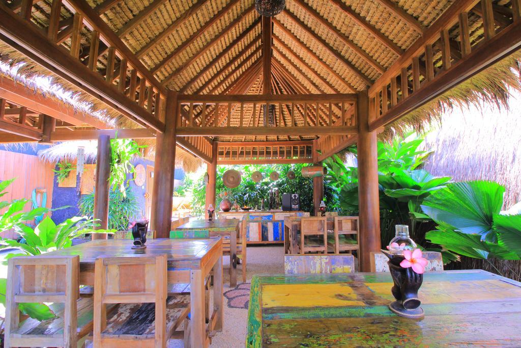 Hotel Pantai Karang Gili Trawangan Exterior foto