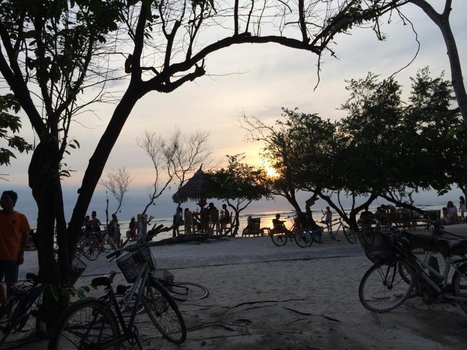 Hotel Pantai Karang Gili Trawangan Exterior foto